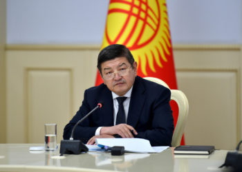 «Эмне иш кылып жатышат?». Акылбек Жапаров экономика министринин орун басарларын кыскартуу керектигин айтты