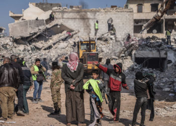 Түркия менен Сириядагы жер титирөөдөн каза болгондордун саны 42 миң адамга жакындады