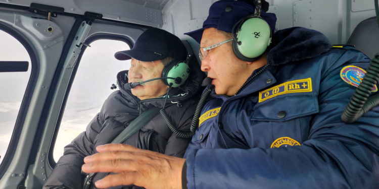 Акылбек Жапаров тик учакта Бишкек-Торугарт жолунун абалы менен таанышты