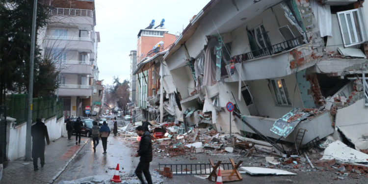 Түркия менен Сириядагы жер титирөөдөн каза болгондордун саны 34 миңден ашты