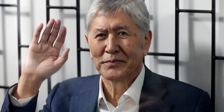 Алмазбек Атамбаевдин өлкөдөн чыгып кеткени тууралуу соттон маалымат беришти