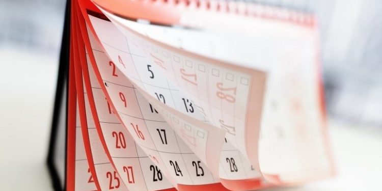 Министрлик бир нече майрамдарды, анын ичинде 23-февралды жумуш күн кылууну сунуштады