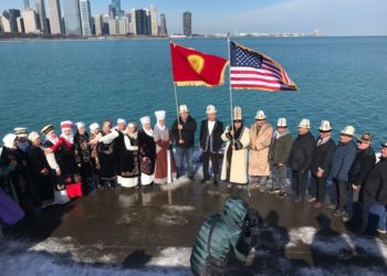 Чикагодо Манас айтылып, чүкө ойнолуп, бешик ыры ырдалды (сүрөт)