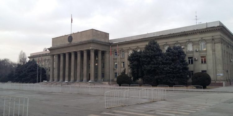 Министрлер кабинети жерге мунапыс маселеси боюнча түшүндүрмө таратты