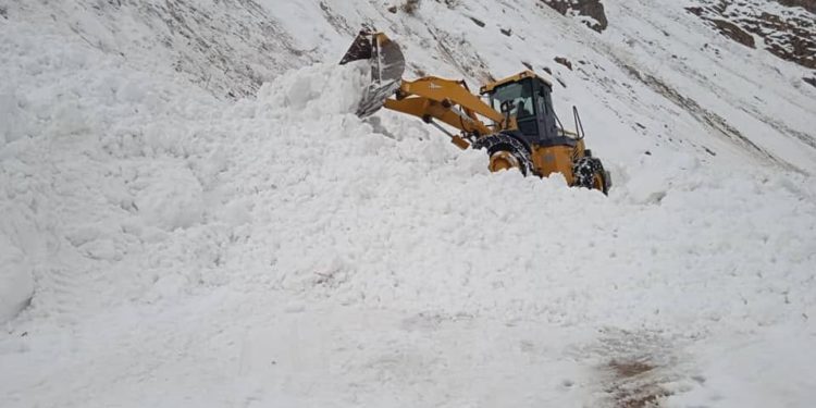 Бишкек-Ош жолунда кар көчкү түштү