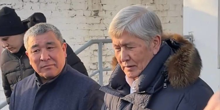 Алмазбек Атамбаев: «Сооронбай Жээнбековду Кудай жазалап жатат»