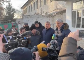 Атамбаев: «Өтө ишенчээк болчу экем»