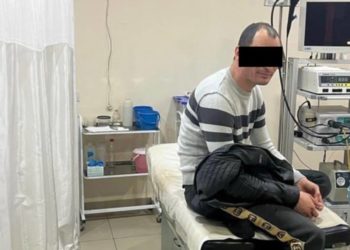 Германиядан Кыргызстанга келген кишинин ашказанынан 50 таңгак баңгизат табылды (видео)