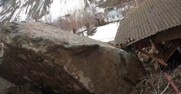 Тажикстанда кар көчкү жүрүп, 9 адамдын өмүрүн алды (видео)