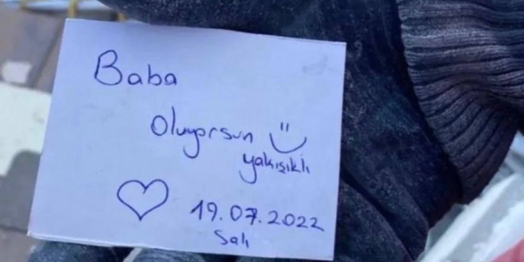 «Жакында ата болосуң». Түркиядагы урандылардын алдынан табылган кагаз