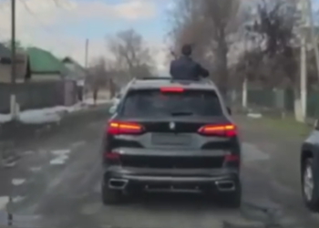 Жалал-Абадда той учурунда асманга ок чыгарган жаран милицияга жеткирилди (видео)