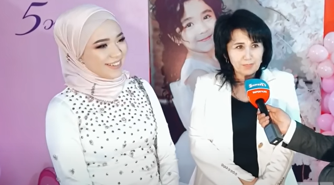 Кызсайкал Кабылованын кайненеси: «Келиним экөөбүздүн кыймыл-аракеттерибиз окшош»