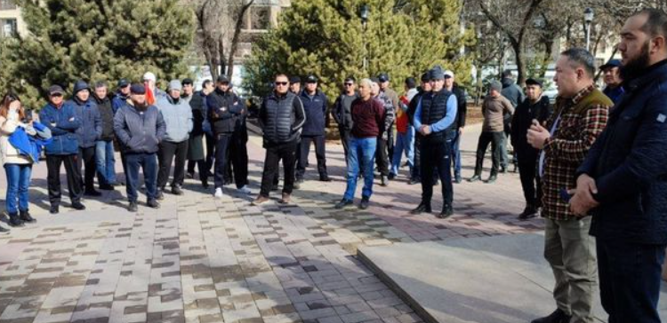 Бишкекте оң рулдуу таксиге тыюу салууга каршы акция өтүп жатат