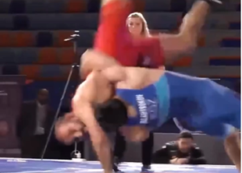 Египеттеги турнирде кыргызстандык спортчунун атаандашын көтөрүп чапканы күйөрмандарды суктандырды (видео)