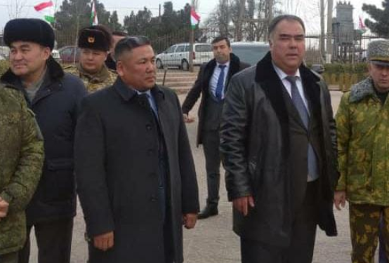 Кыргыз менен тажик тарап жолугуп, 3 маселени макулдашышты