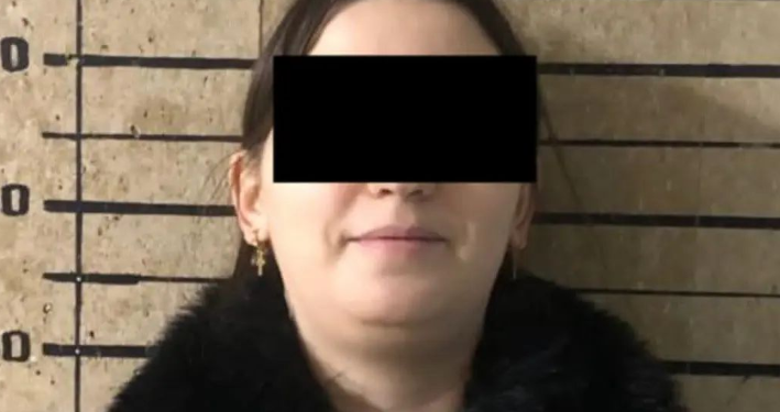 Бишкекте аял өз үйүндө капчыгын, бриллиант шакегин жана акчасын уурдаткан. Шектүү кармалды