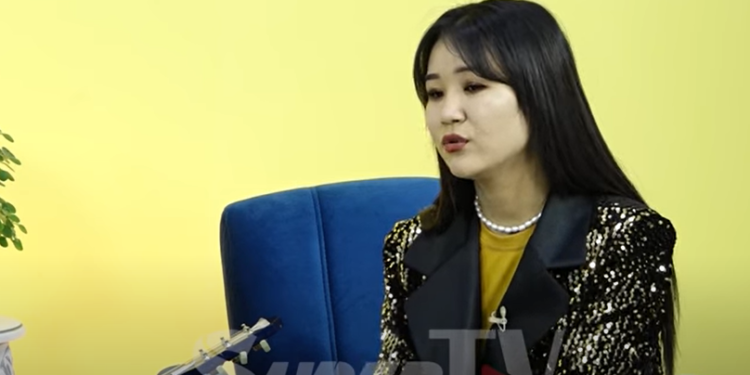 «Сен да күт, сен да ыйла» деп ырдаган Нурила: «Курбуларымды көрүп, «атасы болгон сонун турбайбы» дегем»