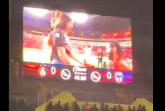 Мексикада миңдеген кишинин алдында кыздын колун сураган жигиттин сунушу четке кагылды