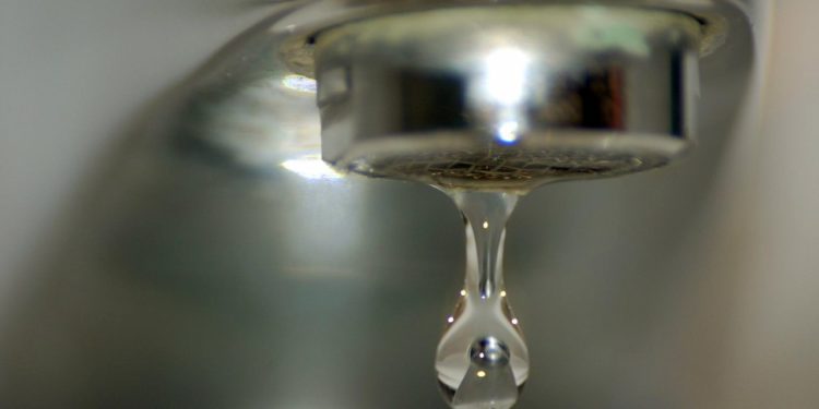 «Жардам берүүгө даяр». «Бишкекте 10-11 үй 5 айдан бери суусуз отурабыз» деген жарандарга «Бишкек суу канал» жооп берди