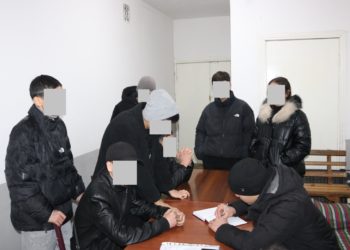 Жалал-Абадда 9 өспүрүмдүн ата-энесине 1 миң сомдон айып салынды