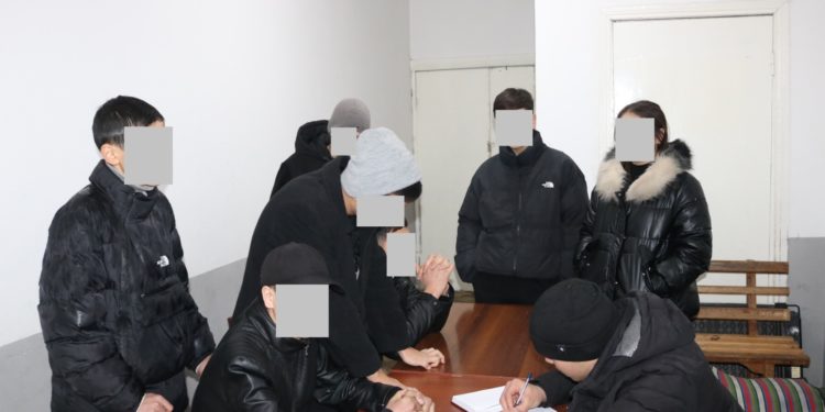 Жалал-Абадда 9 өспүрүмдүн ата-энесине 1 миң сомдон айып салынды