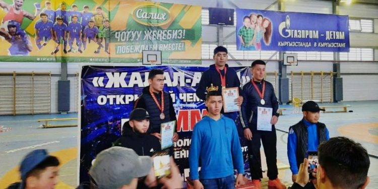 Жалал-Абадда абак кызматкери аралаш мушташ боюнча чемпион болду