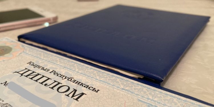 УКМК: «Жалал-Абаддагы медицина факультетинин мурдагы деканы 12 миң долларга диплом жасап берген»