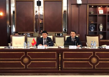 Тазабек Икрамов жана Марлен Маматалиев ТүркПА комиссиясынын жыйынына катышты