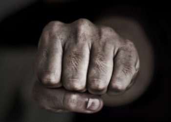 Ысык-Көлдө 37 жаштагы кишинин жансыз денеси табылган. Шектүү катары достор кармалды