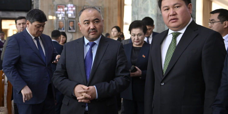 Шакиев «Санариптештирүүнү өнүктүрүүдөгү Жогорку Кеңештин ролу» деген форум өткөрдү