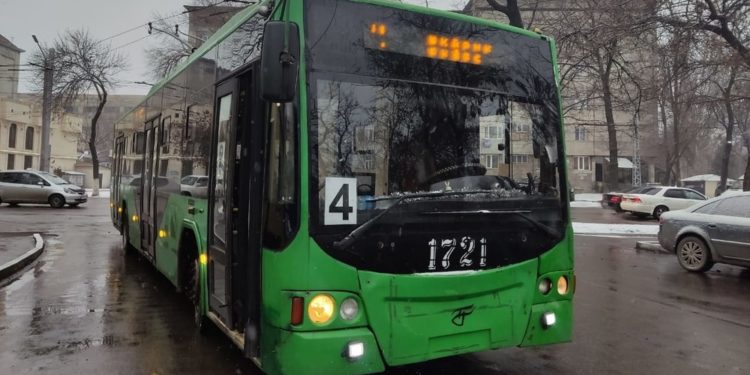 21-мартта Бишкекте троллейбустар менен автобустар саат 22:00гө чейин каттайт
