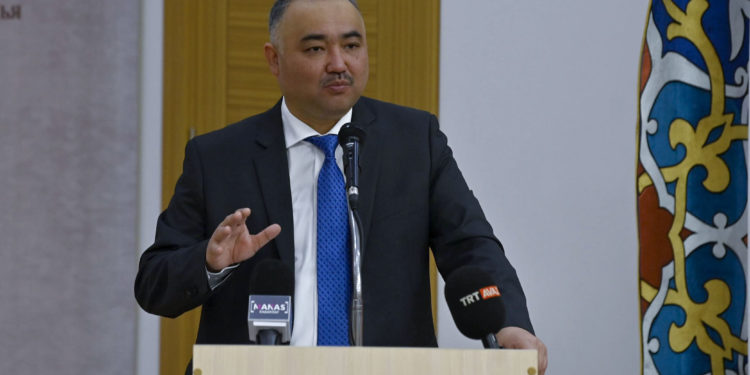 Нурланбек Шакиев: «Манас» университети коррупция жоктугу менен өзгөчөлөнөт»