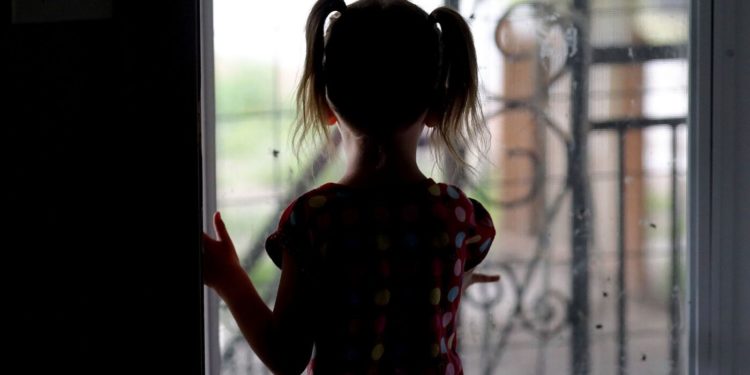 Өзгөндө 9 жаштагы кыздын зордукталышы. Кылмышка шектүү өспүрүм камакта калтырылды