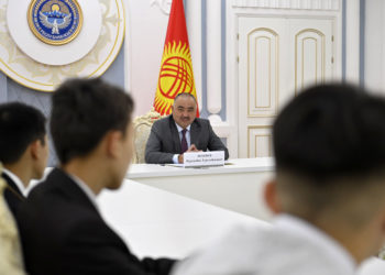 Төрага Нурланбек Шакиев эл аралык олимпиадада жеңишке жетишкен окуучуларды кабыл алды