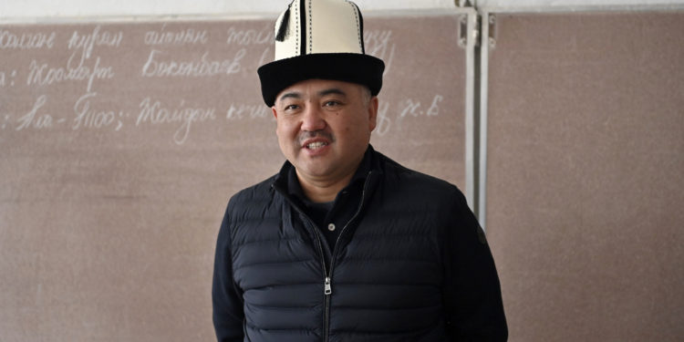 Нурланбек Шакиев Токтогулдагы оңдоого муктаж мектептерге барды