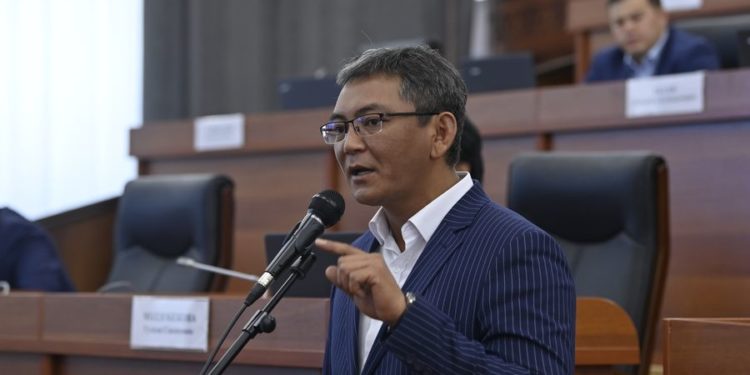 Депутат Самыйкожо Жумгалдын акиминин кызматтан алынышына нааразычылыгын билдирди