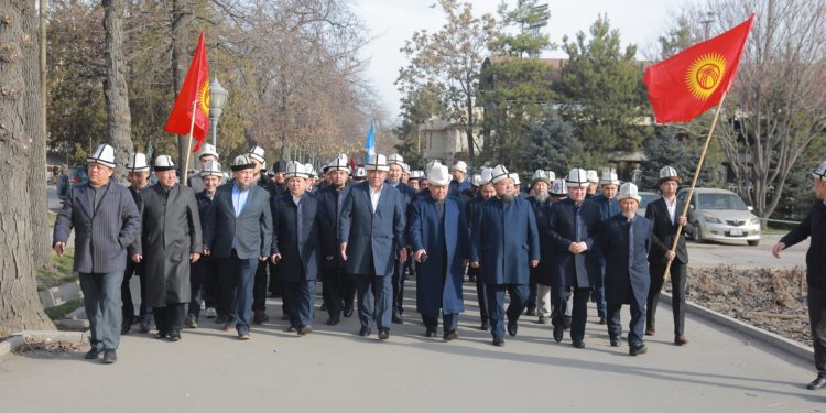 Маданият министрлиги менен Дин иштери комиссиясынын кызматкерлери ак калпакчан жөө жүрүш өткөрүштү