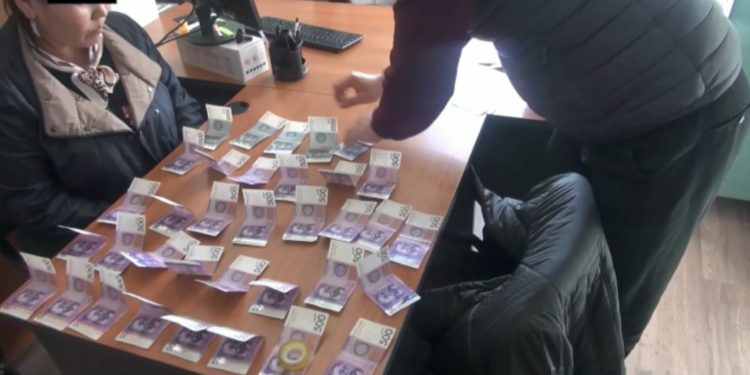 УКМК: Жалал-Абад облусунда айылдык кеңештин депутаттары кармалды