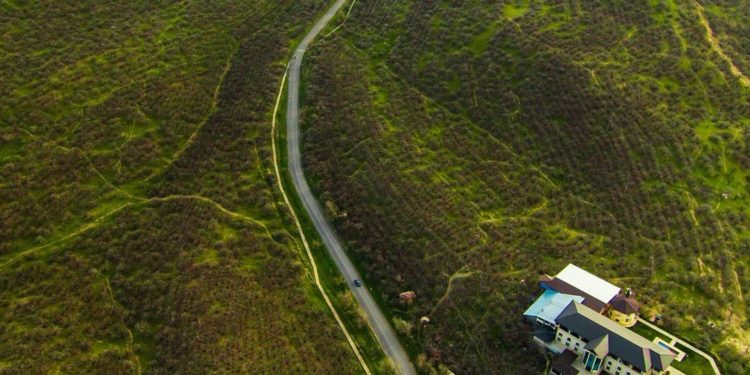 Жалал-Абад шаарынын бийиктиктен көрүнүшү (сүрөт)