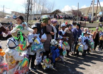 Сүлүктүдө бир учурда 13 бала сүннөткө отургузулду (сүрөт)