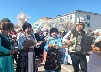 «Коңшу өлкөнүн акимдери келип». Баткенде Нооруз майрамы сүмөлөктү ачуу менен башталды