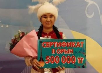 Казак айтышында кыргыз төкмө акын кызы экинчи орунду алды