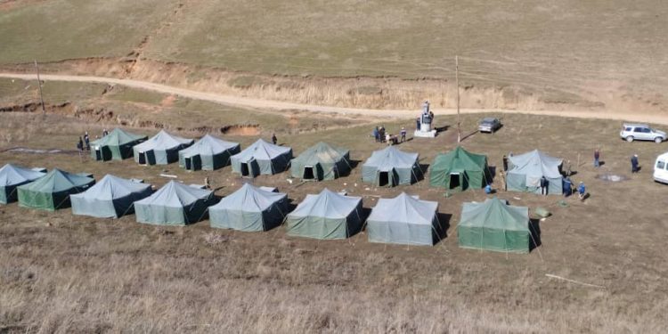 Өзгөндө жер көчкүдөн улам чатырга көчүрүлгөн тургундарга шарттар түзүлүп жатат