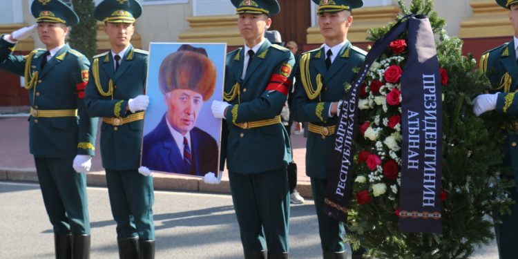 Кыргыз Эл артисти Асанкул Осмонов акыркы сапарга узатылды