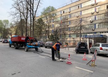 Транспорт министрлигинин алдындагы чуңкур видео тараган соң жамалды