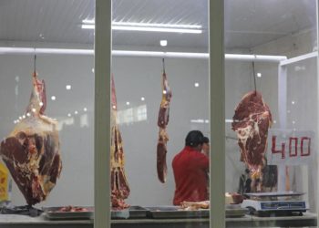 Жалал-Абадда орозого карата уй эти 400 сомдон сатылып жатат. Дареги