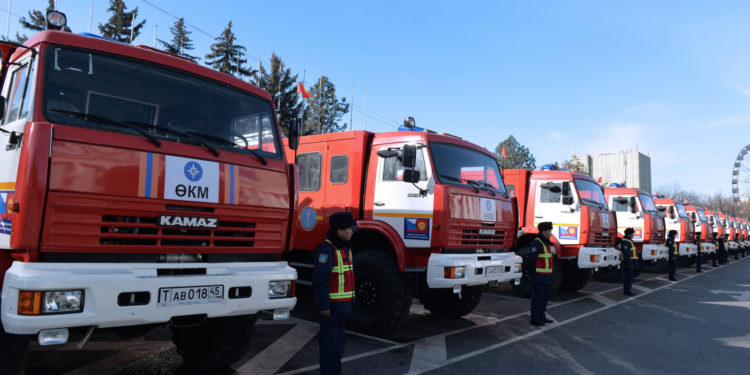 Өзгөчө кырдаалдар министрлигине 40 өрт өчүрүүчү унаа тапшырылды