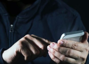 «Уулуңуз бирөөнү сүзүп алды, 50 миң сом которуңуз». Баткенде жарандарды алдап, акча котортуп алууга шектүү кармалды