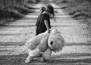 Өзгөндө 9 жаштагы кызы зордукталганын айтып, апасы милицияга кайрылды