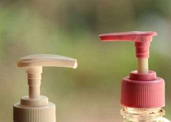 Бишкекте кафеде пол жууган суюктук ичип алган наристенин ооз көңдөйү күйүп калган